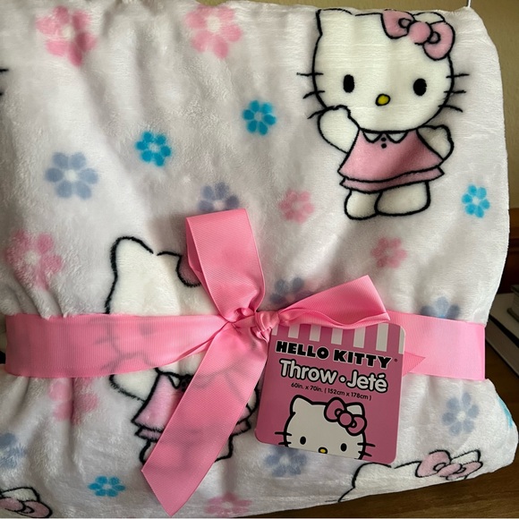 Sanrio Hello Kitty Spring 2024 throw blanket - Picture 7 of 8